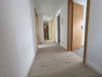 Frisch renovierte 4-Raum-Wohnung im Dachgeschoss in Hirschfelde - Flur.png