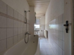 2-Zimmer-Eigentumswohnung mit Loggia und Garage – ideal für Eigennutzer oder Kapitalanleger - Badezimmer