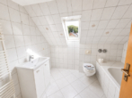 3-Raum-Dachgeschosswohnung in traumhafter Lage von Waltersdorf - Badezimmer