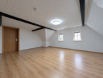Gemütliche 3-Raum-Dachgeschosswohnung in Ebersbach - Wohnzimmer
