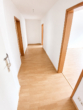 Helle 2-Raum-Wohnung mit Einbauküche & großer Terrasse im Erzgebirge - Flur.png