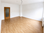 Helle 2-Raum-Wohnung mit Einbauküche & großer Terrasse im Erzgebirge - Wohnzimmer II.png