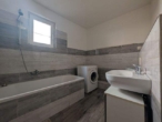 Solide 2-Zimmer-Wohnung im Zentrum von Zittau - Badezimmer