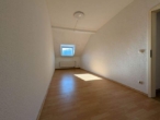 Gemütliche Dachgeschosswohnung mit Balkon und Einbauküche in Aue - Arbeitszimmer