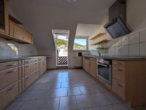 Gemütliche Dachgeschosswohnung mit Balkon und Einbauküche in Aue - Küche