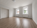 Gemütliche 2-Raum-Wohnung mit Einbauküche in Großschönau - Wohnzimmer.png