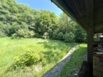 Landhausidylle am Bach – Wohnen im Grünen nahe der deutschen Grenze - Blick in den Garten.jpg