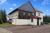 Freistehendes Einfamilienhaus mit großem Grundstück in Bertsdorf - Außenansicht.png
