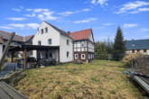 Freistehendes Einfamilienhaus mit großem Grundstück in Bertsdorf - Hinteransicht.png