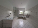 Großzügige 3-Raum-Wohnung in zentraler Lage von Neugersdorf - Badezimmer.jpg