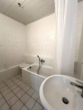 Attraktive 3-Raum-Wohnung mit Balkon & Fernblick in der Innenstadt - Badezimmer.jpg
