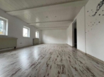 Attraktives Zweifamilienhaus mit Mehrgenerationen- & Homeoffice-Potenzial in Kottmar (Eibau) - Wohnzimmer
